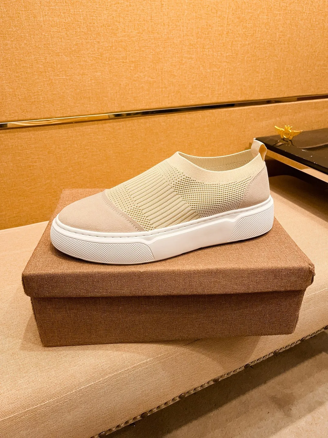 Men's shoes💰 400💰🔥【Dior】🔥Men's high-end brand of shoes official website 1:1 latest masterpiece: the upper is made of Italian imported first-layer cowhide with a comfortable and breathable lining➕original non-slip and wear-resistant outsole🔥, making walking more convenient and comfortable! An exclusive new model, a stunning work, a beautiful 1:1 replica [color] compared to the official quality! Create a fashionable personality to set off your uniqueness! A must-have for trendy men! Classic 🔥Size: 38-44 Color: 🔥 3⃣️colors available🔥